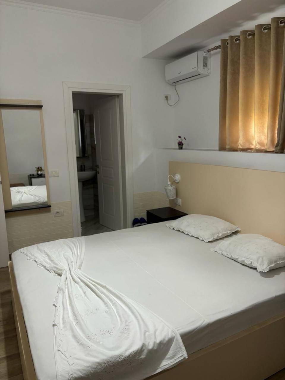 Guest House Adi Hoxha Berat Exteriör bild