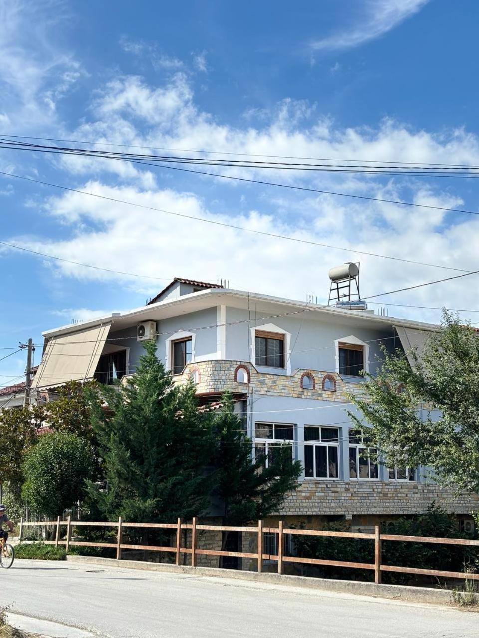 Guest House Adi Hoxha Berat Exteriör bild